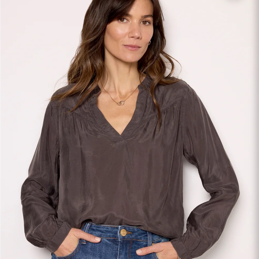 Cloth & Stone NWT long sleeve shirred blouse